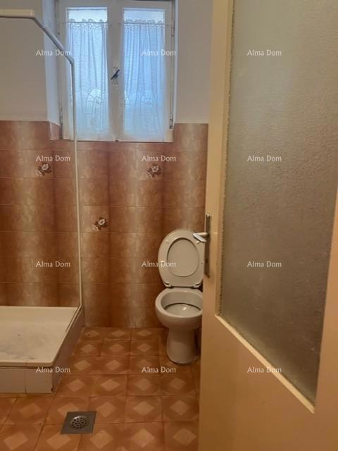 Šarmantna hiša v Vrsarju z možnostjo prenove blizu obale