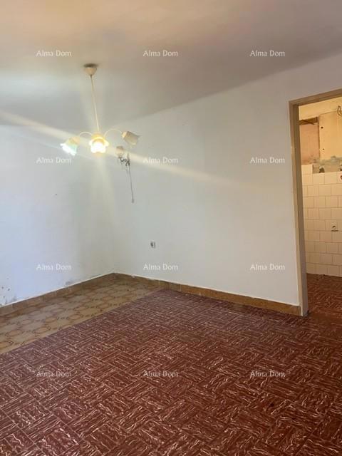 Šarmantna hiša v Vrsarju z možnostjo prenove blizu obale