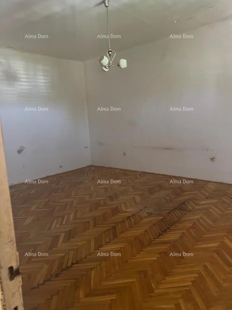 Šarmantna hiša v Vrsarju z možnostjo prenove blizu obale