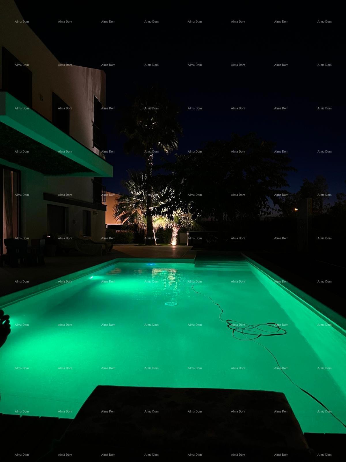 Prodaja - Čudovita, moderna vila s bazenom - pametna hiša, Fažana! Pogled na morje!