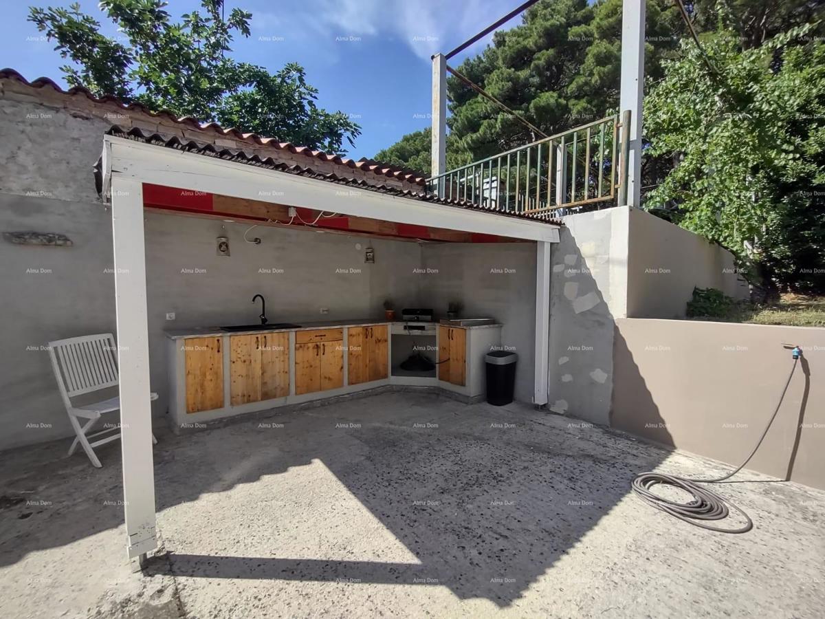 PULA - hiša na odlični lokaciji (2 ločena prostora)