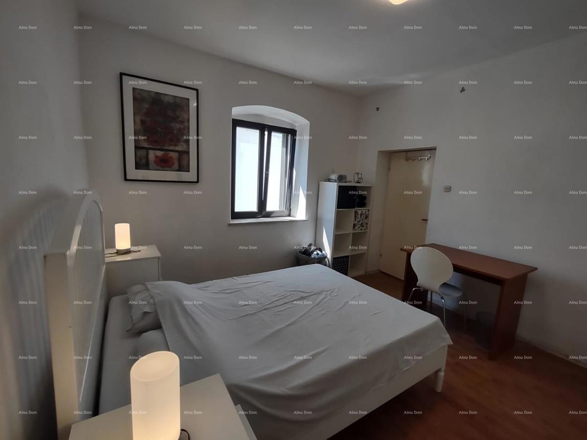 PULA - hiša na odlični lokaciji (2 ločena prostora)