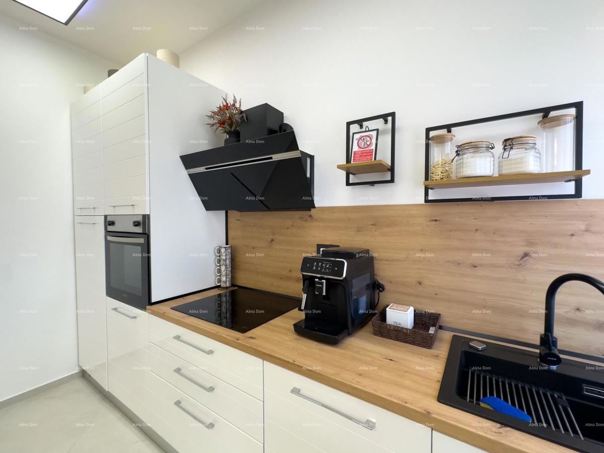 Pulj strogo središče Istarska ulica 500 metrov od Arene Sodobno popolnoma prenovljeno in opremljeno mestno stanovanje