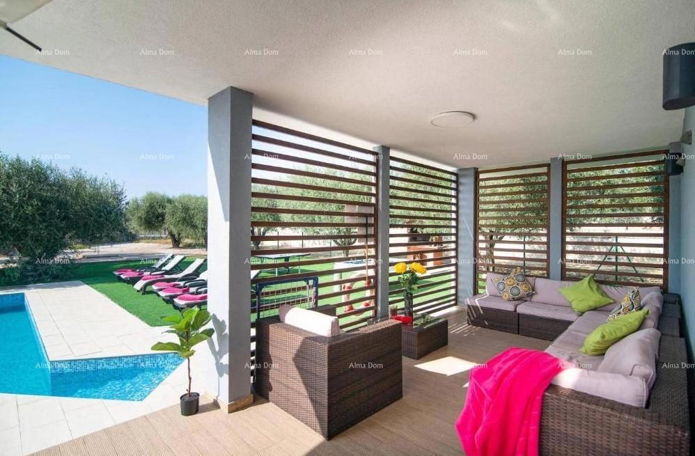 VODNJAN – Moderna vila s bazenom, pogledom na Brijune i prostranom okućnicom!