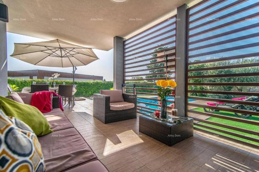 VODNJAN – Moderna vila s bazenom, pogledom na Brijune i prostranom okućnicom!