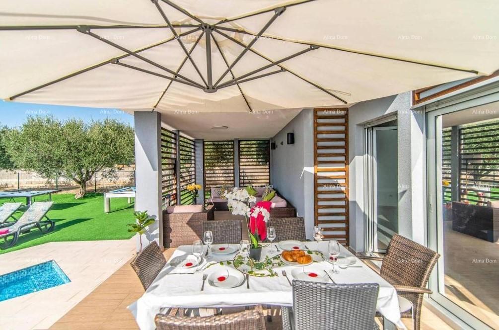 VODNJAN – Moderna vila s bazenom, pogledom na Brijune i prostranom okućnicom!