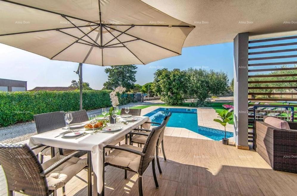 VODNJAN – Moderna vila s bazenom, pogledom na Brijune i prostranom okućnicom!