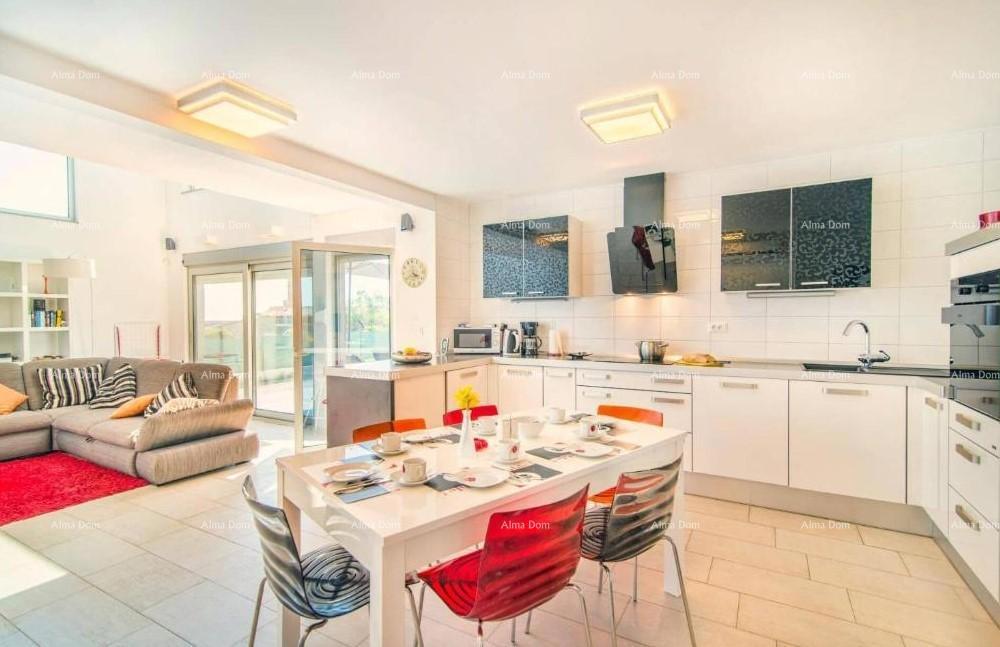 VODNJAN – Moderna vila s bazenom, pogledom na Brijune i prostranom okućnicom!