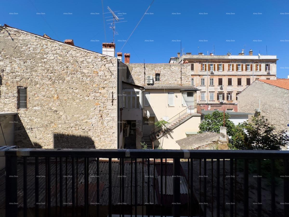 Lepo prenovljeno stanovanje v samem centru, na mestni tržnici