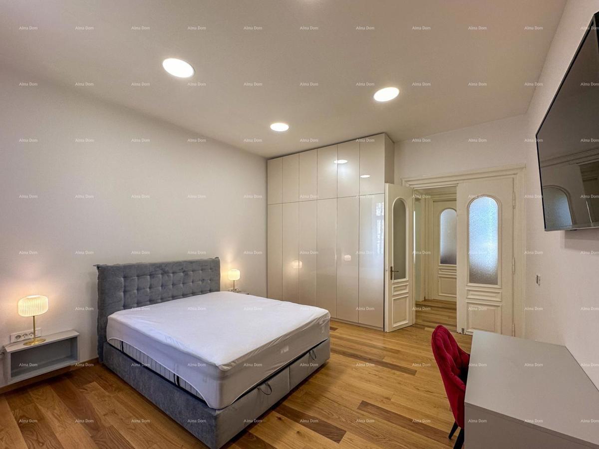 Lepo prenovljeno stanovanje v samem centru, na mestni tržnici