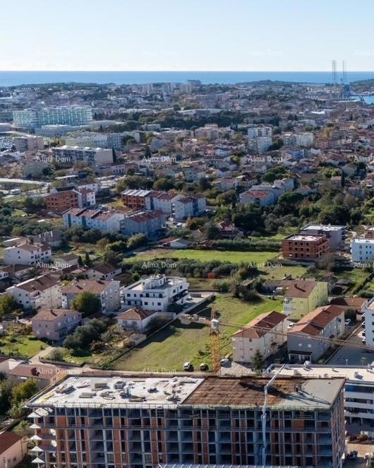 Pula! Večstanovanjska, moderna zgradba z dvigalom, blizu centra. Stan s parkirnim mestom in shrambo. S77