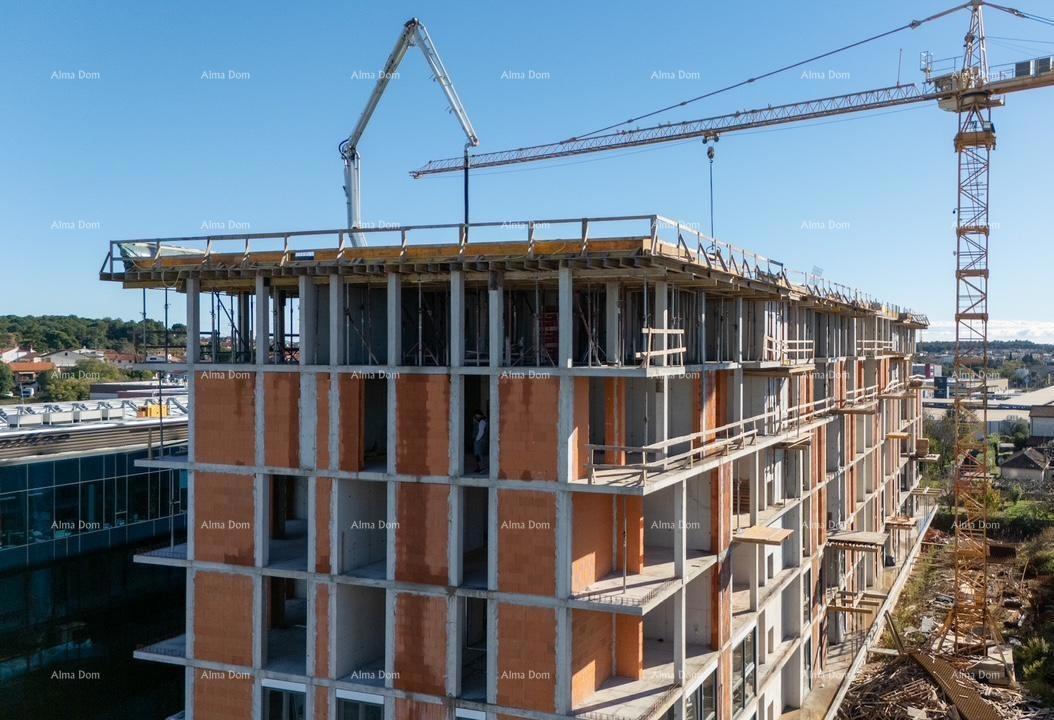 Pula! Večstanovanjska, moderna zgradba z dvigalom, blizu centra. Stan s parkirnim mestom in shrambo. S77