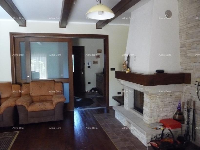 Prodamo veliko in lepo hišo v centru Umaga