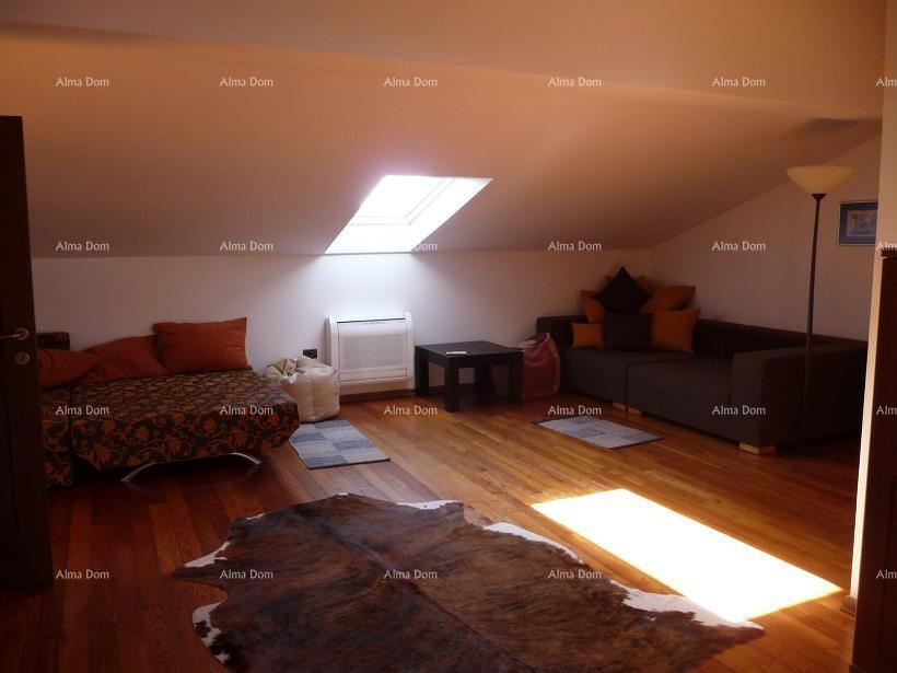 Prodamo veliko in lepo hišo v centru Umaga