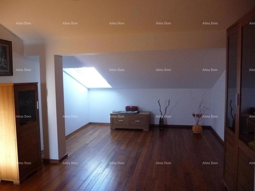 Prodamo veliko in lepo hišo v centru Umaga