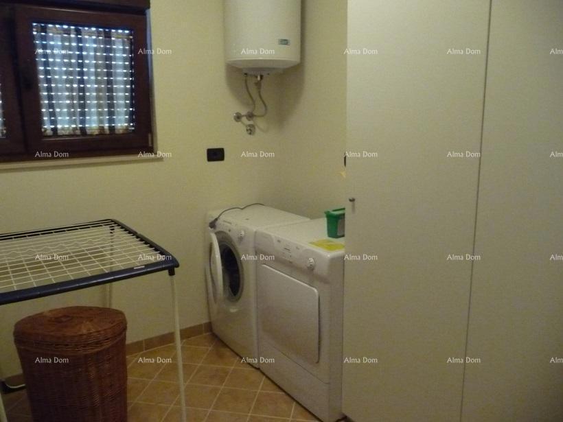 Prodamo veliko in lepo hišo v centru Umaga