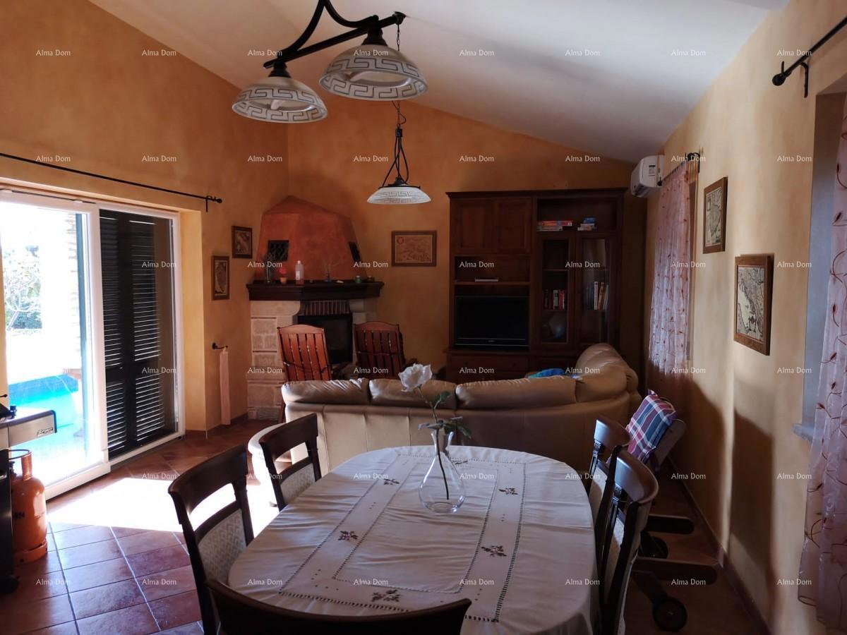 Lepa hiša z velikim bazenom