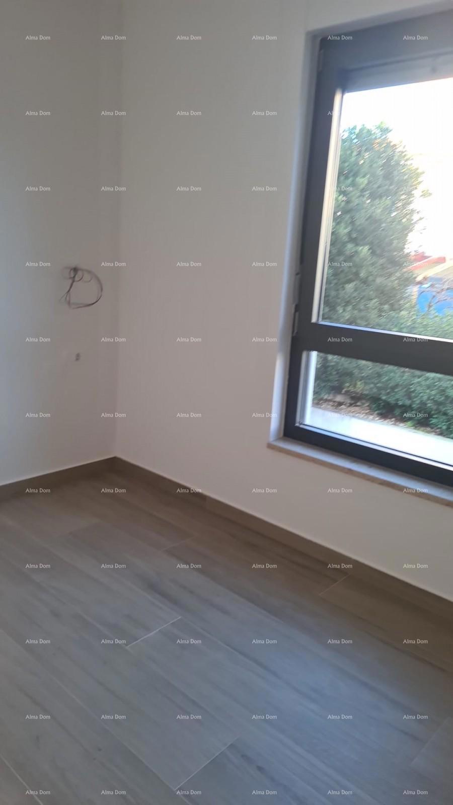 Moderen apartma v bloku A z vrtom in parkirnim mestom, blizu Umaga!