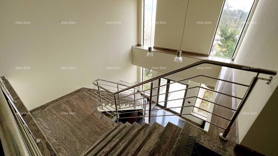 BUJE – SKLADIŠČNI / URADNI PROSTOR NA PRODAJ | POSLOVNA ZONA