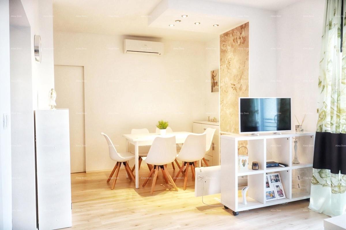 V Puli je naprodaj čudovito stanovanje z veliko teraso