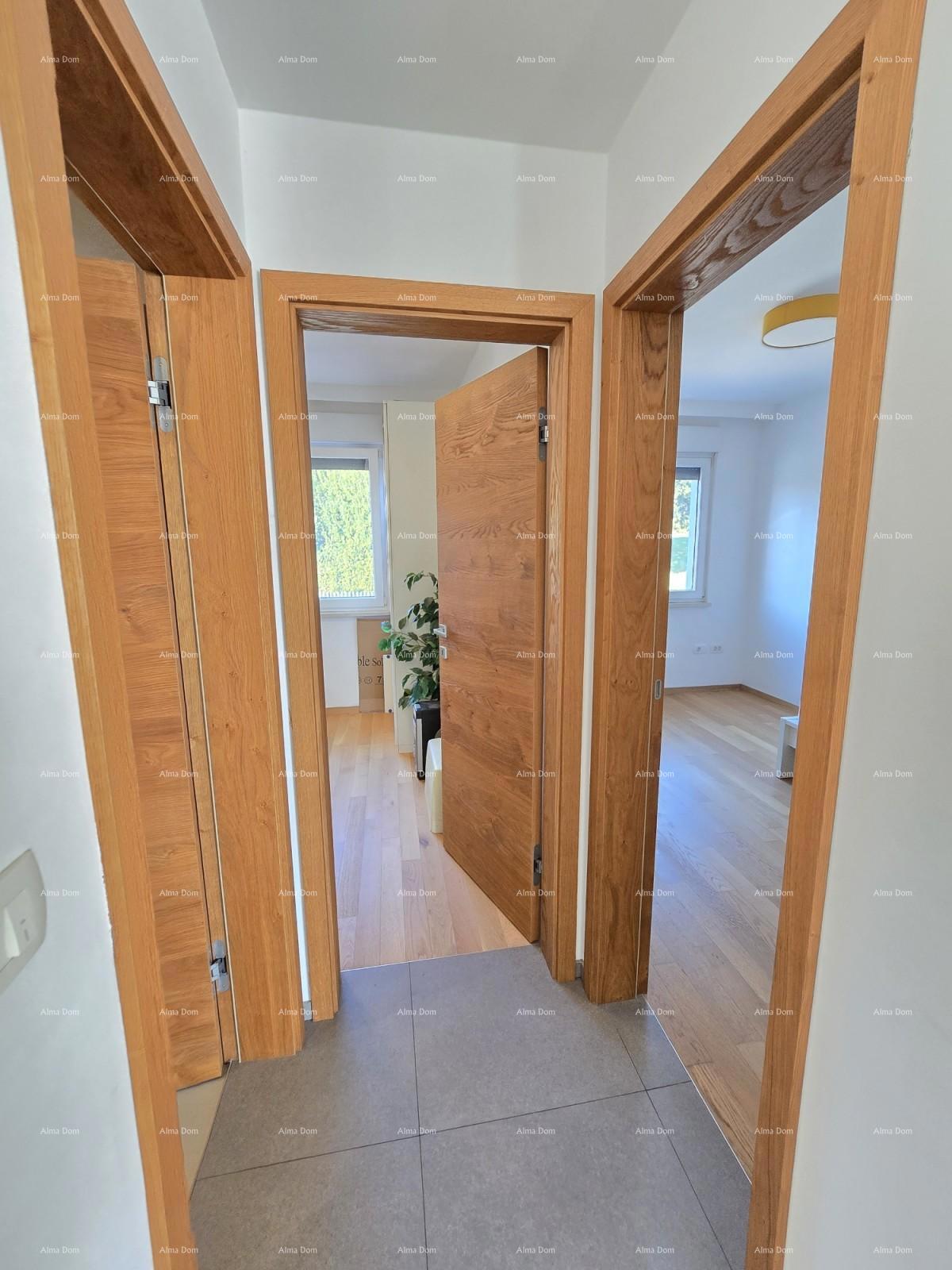 Moderna hiša s bazenom v Puli, blizu centra!