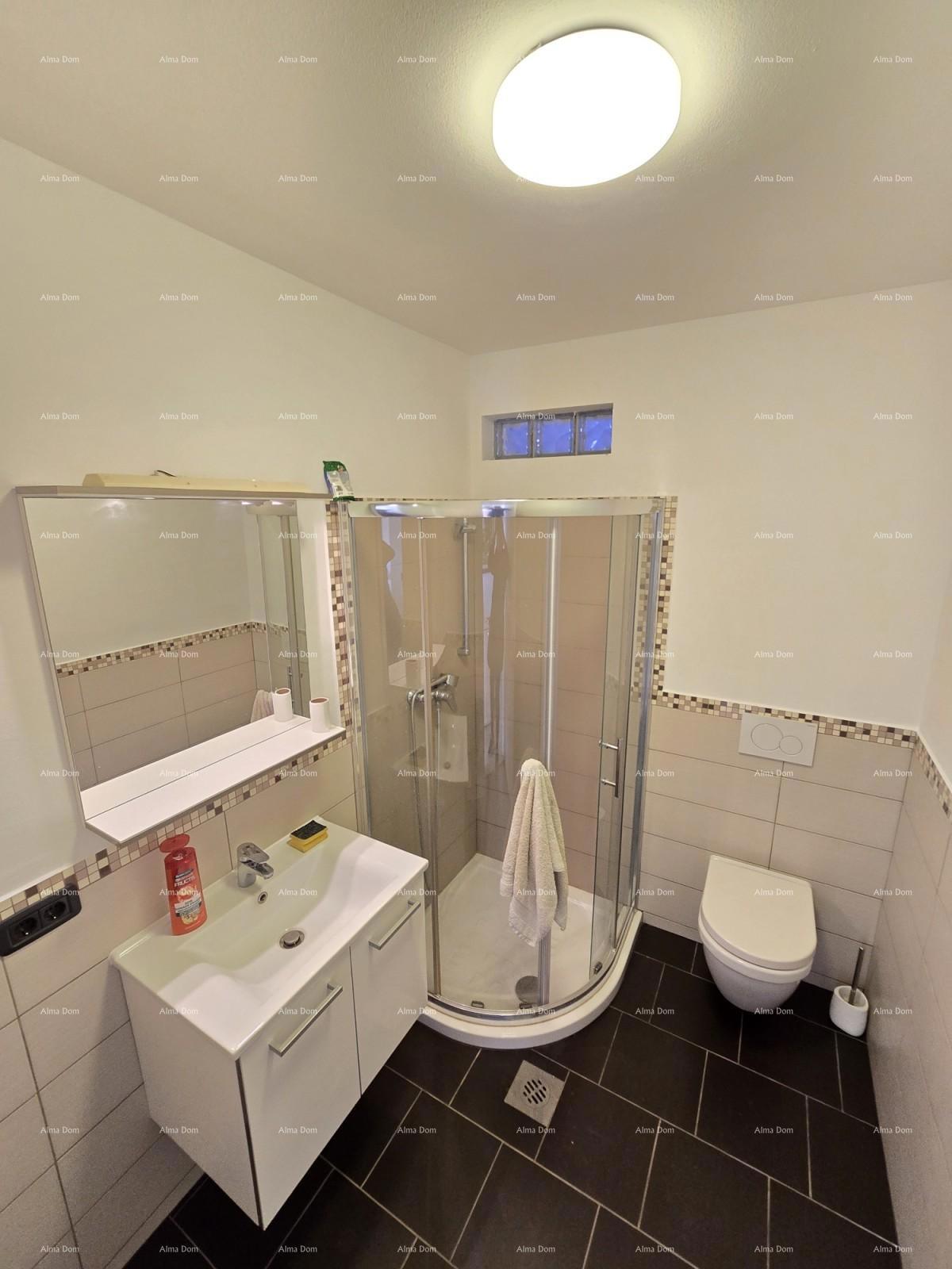 Moderna hiša s bazenom v Puli, blizu centra!