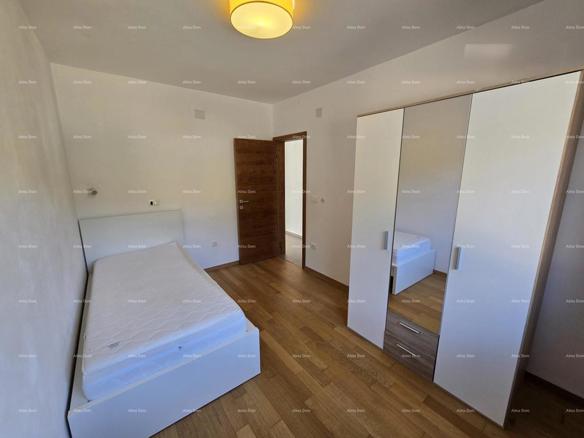 Moderna hiša s bazenom v Puli, blizu centra!