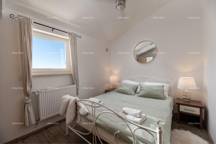 Raša, hiša s bazenom in pogledom na morje