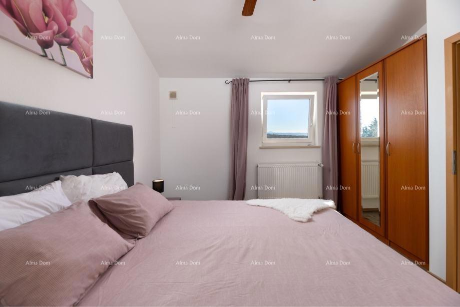 Raša, hiša s bazenom in pogledom na morje