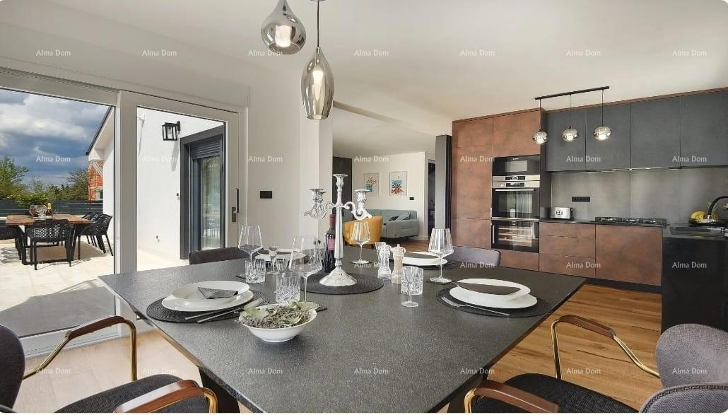 Prelepa, moderna hiša s bazenom in garažo, Krnica! Vseljivo takoj!