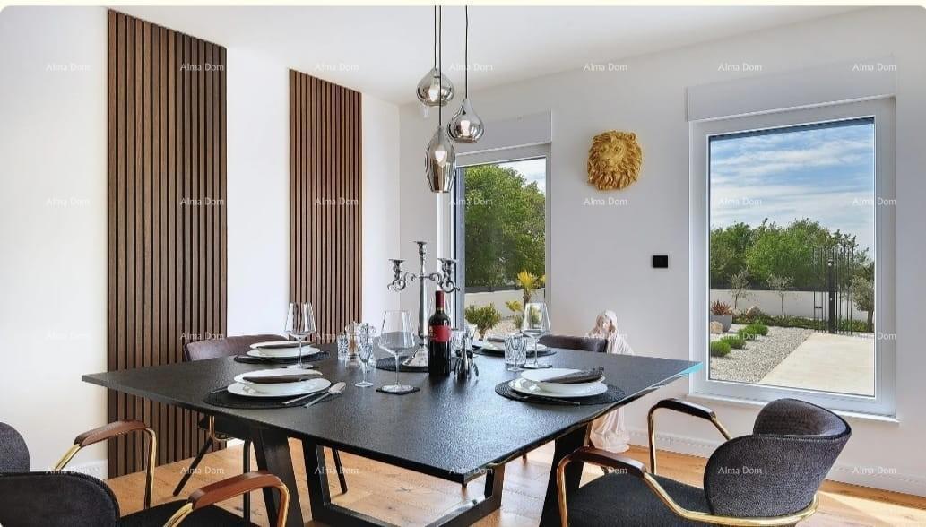 Prelepa, moderna hiša s bazenom in garažo, Krnica! Vseljivo takoj!