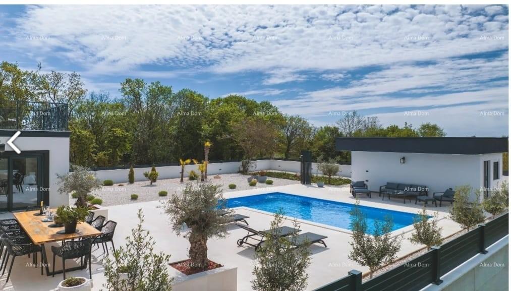 Prelepa, moderna hiša s bazenom in garažo, Krnica! Vseljivo takoj!