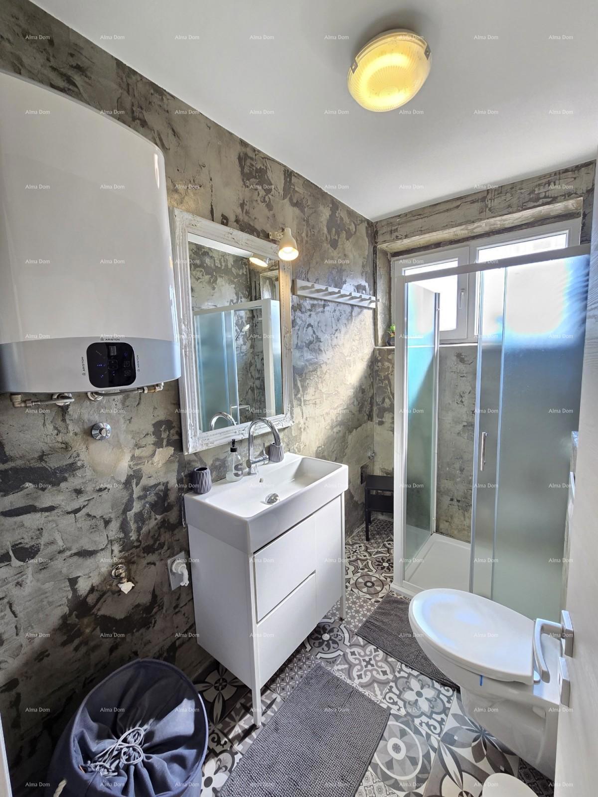 Družinski stan nedaleč od centra Pule!