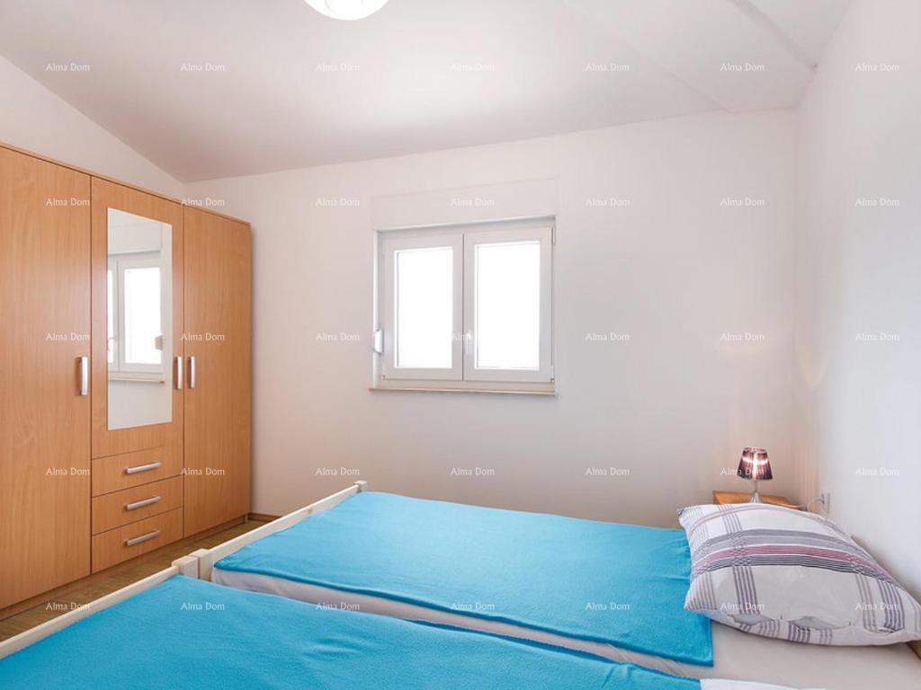 The translated title in Slovenian would be: