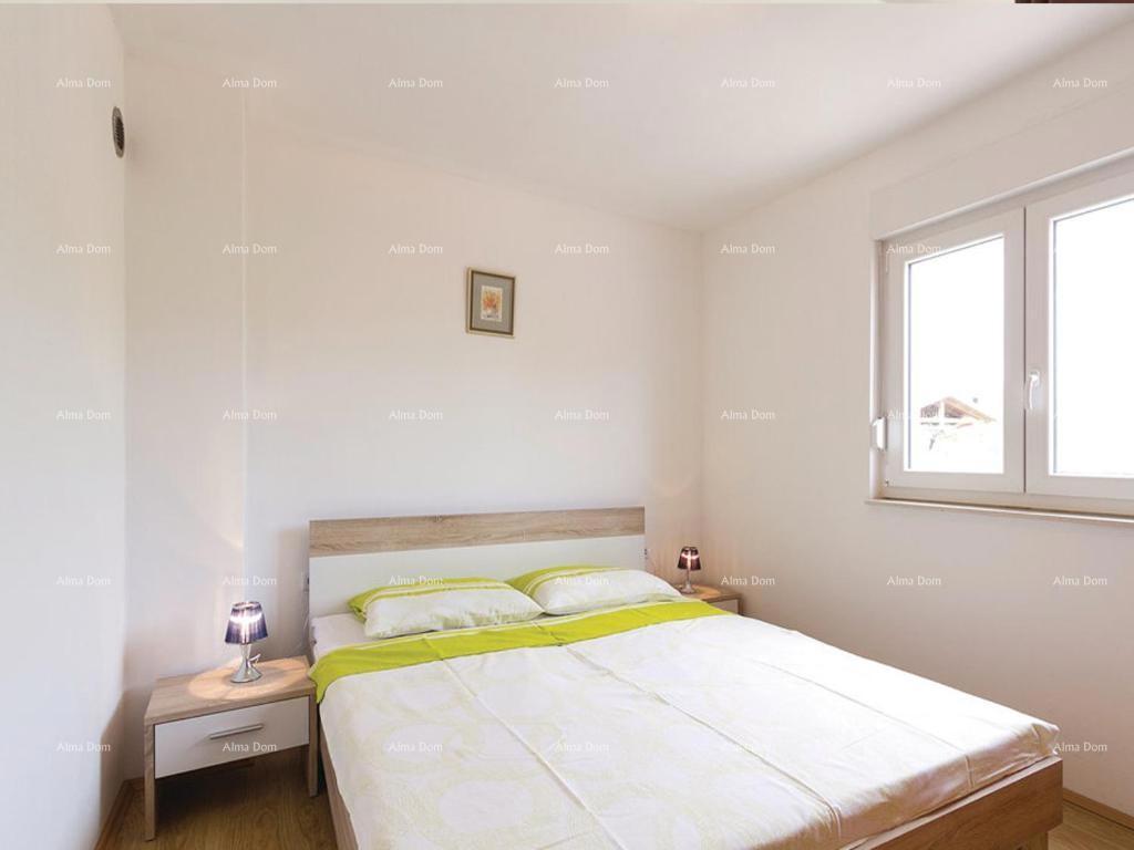 The translated title in Slovenian would be: