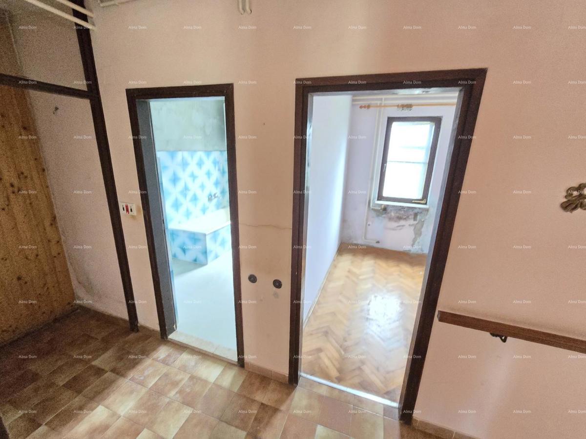 Prostrana hiša blizu Pule! Dva stanovanja - 2500 m² zemljišča!