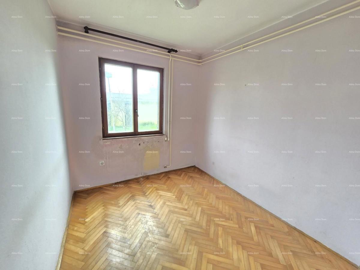 Prostrana hiša blizu Pule! Dva stanovanja - 2500 m² zemljišča!