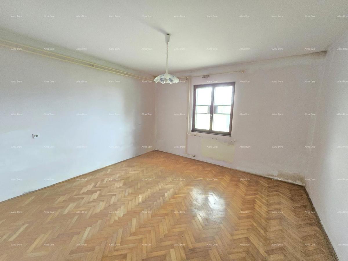 Prostrana hiša blizu Pule! Dva stanovanja - 2500 m² zemljišča!