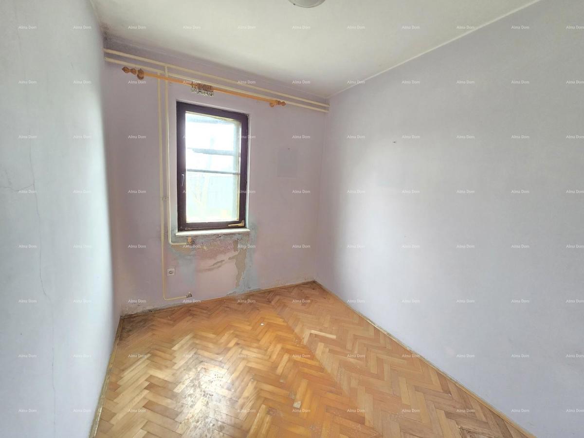 Prostrana hiša blizu Pule! Dva stanovanja - 2500 m² zemljišča!