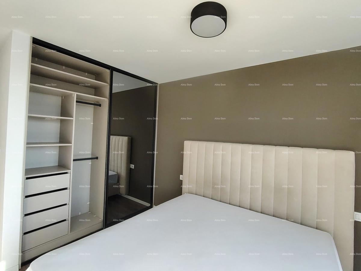 Vrhunski trosoban stan z vrtom in bazenom, opremljen