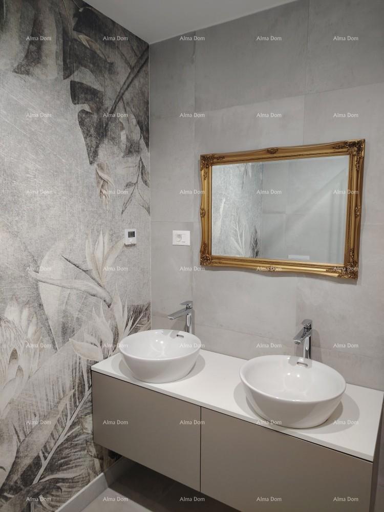 Vrhunski trosoban stan z vrtom in bazenom, opremljen