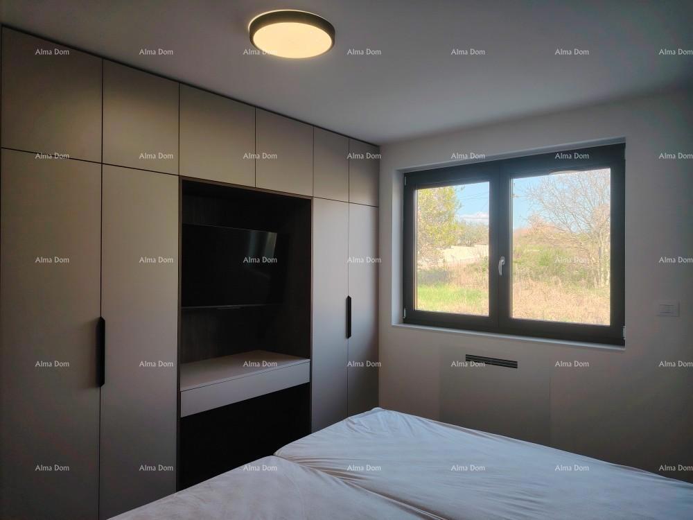 Vrhunski trosoban stan z vrtom in bazenom, opremljen