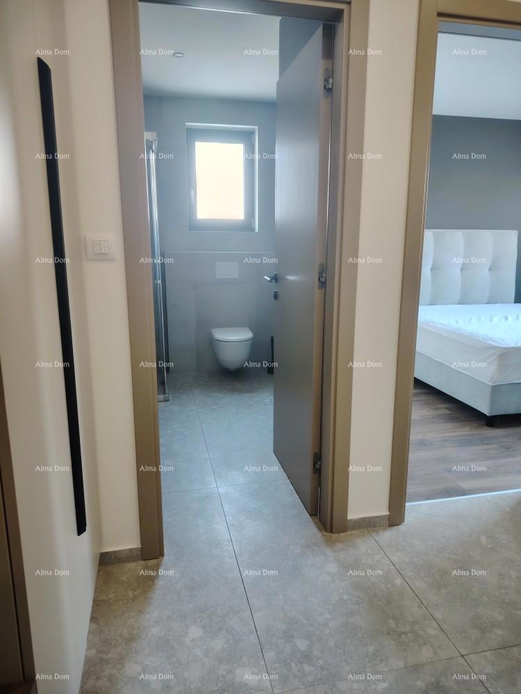 Vrhunski trosoban stan z vrtom in bazenom, opremljen