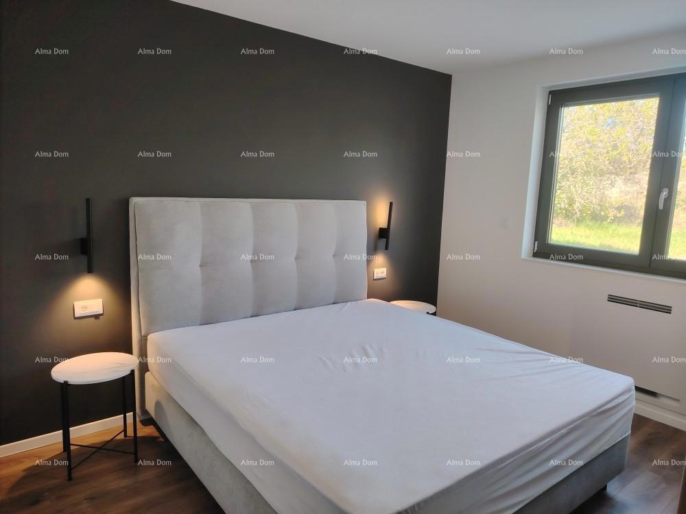 Vrhunski trosoban stan z vrtom in bazenom, opremljen