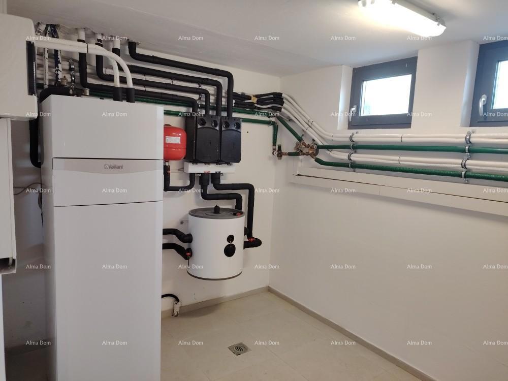 Vrhunski trosoban stan z vrtom in bazenom, opremljen