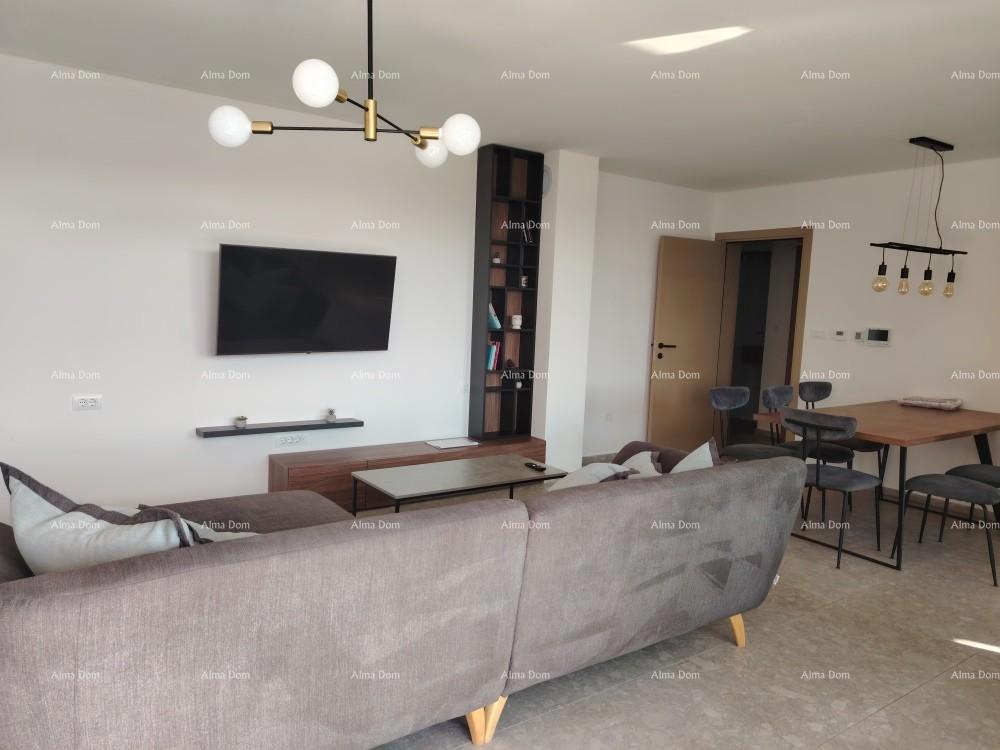 Vrhunski trosoban stan z vrtom in bazenom, opremljen