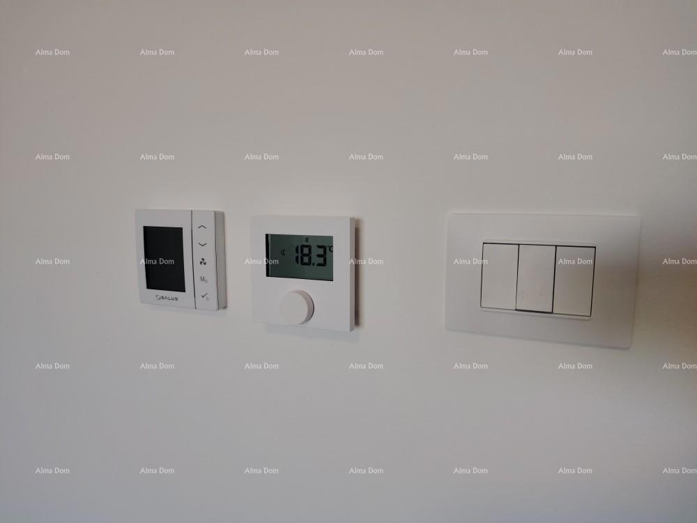 Vrhunski trosoban stan z vrtom in bazenom, opremljen