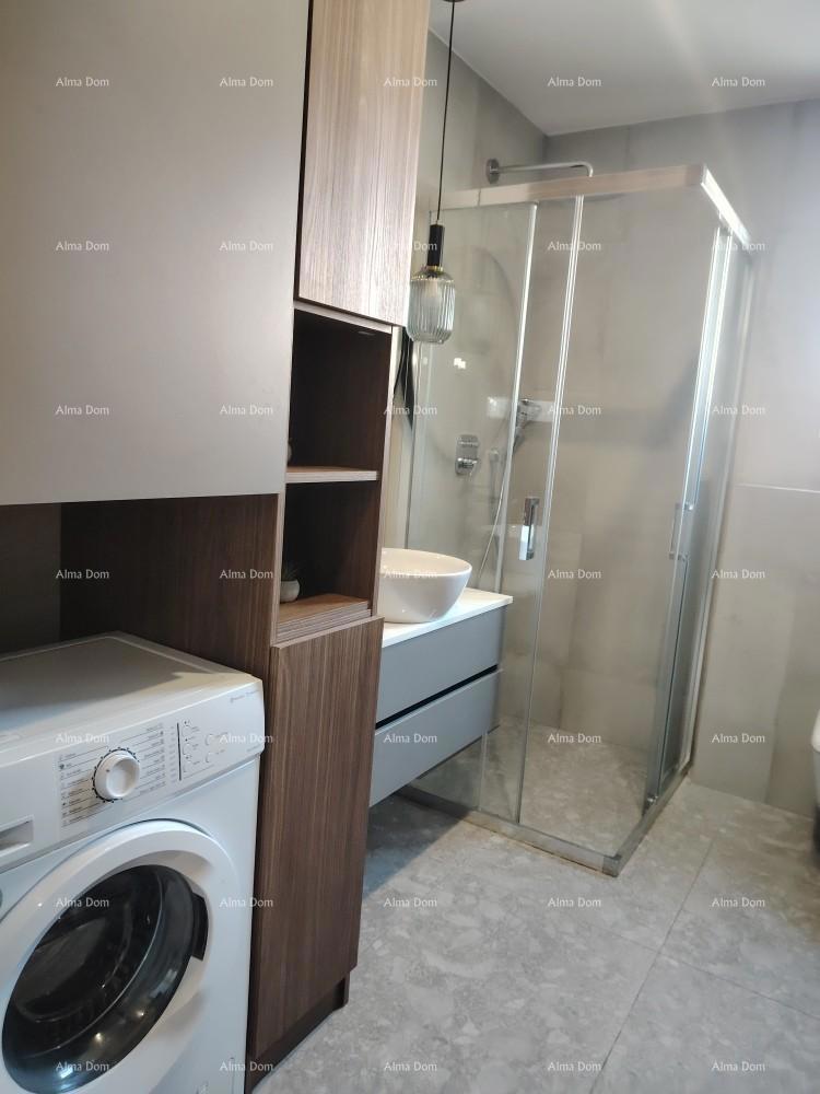 Vrhunski trosoban stan z vrtom in bazenom, opremljen