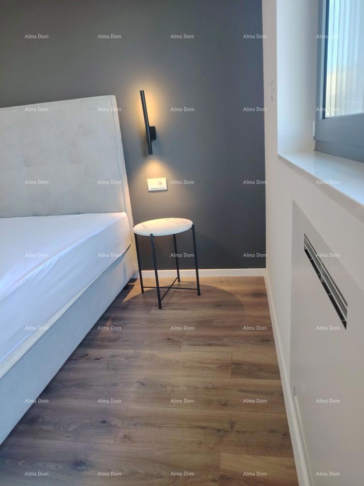 Vrhunski trosoban stan z vrtom in bazenom, opremljen