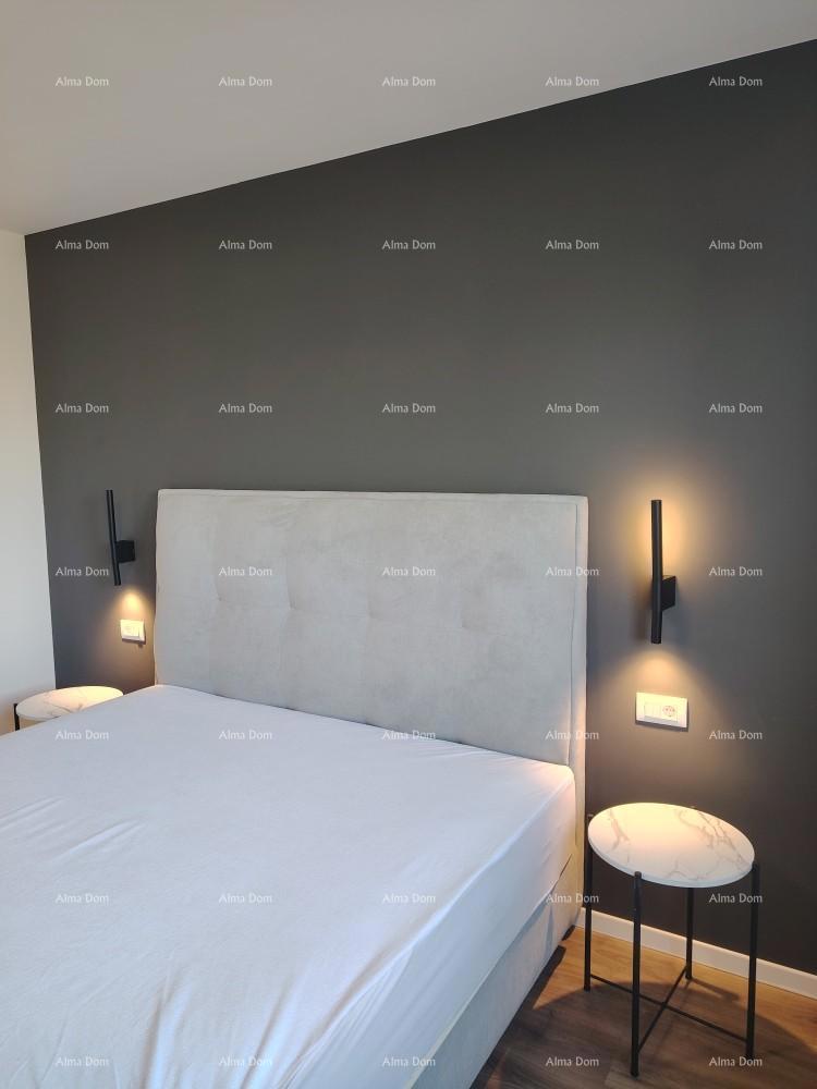 Vrhunski trosoban stan z vrtom in bazenom, opremljen